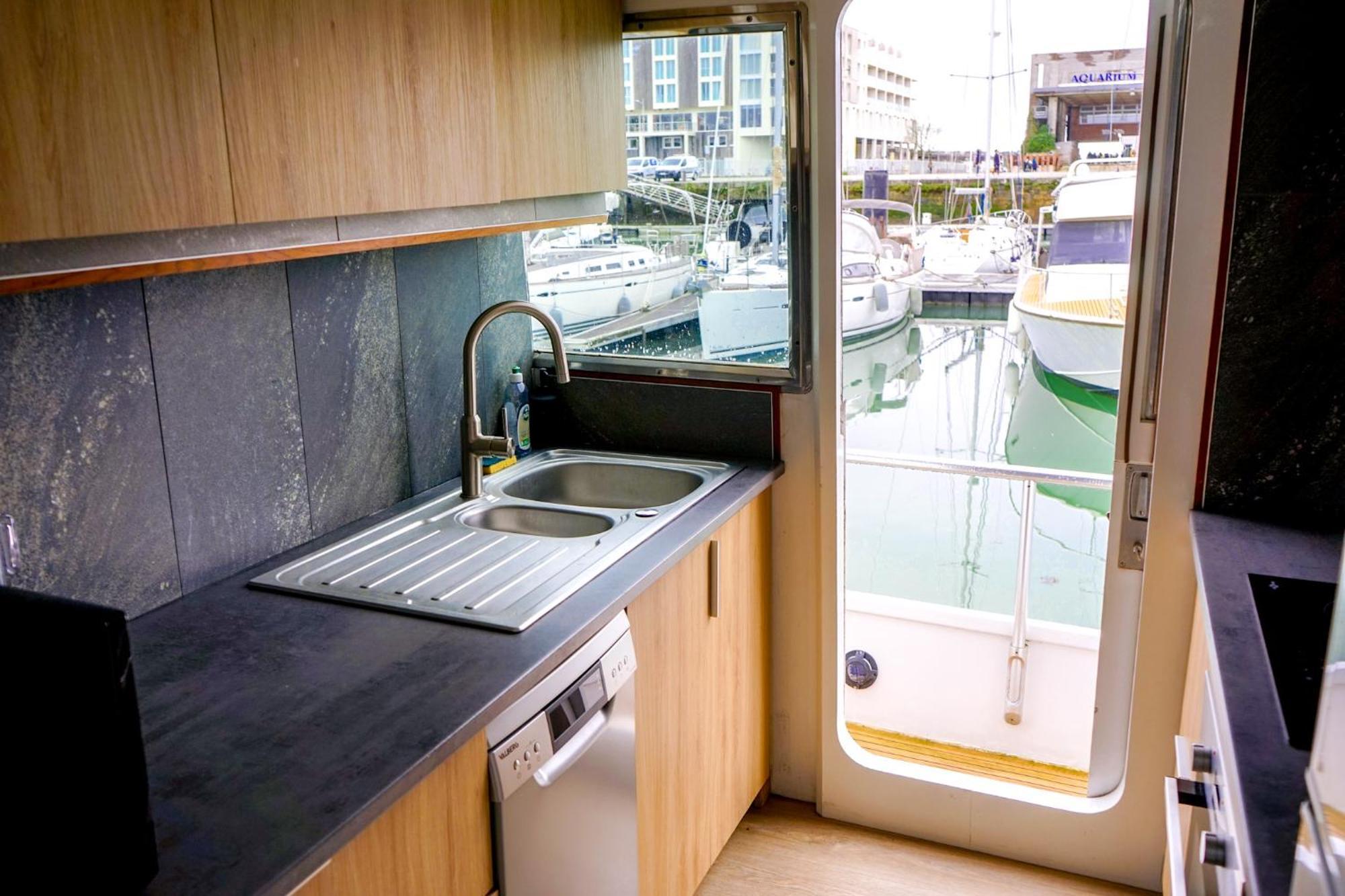 Hotel Yacht Aquamarina Vieux Port La Rochelle La Rochelle  Exterior foto